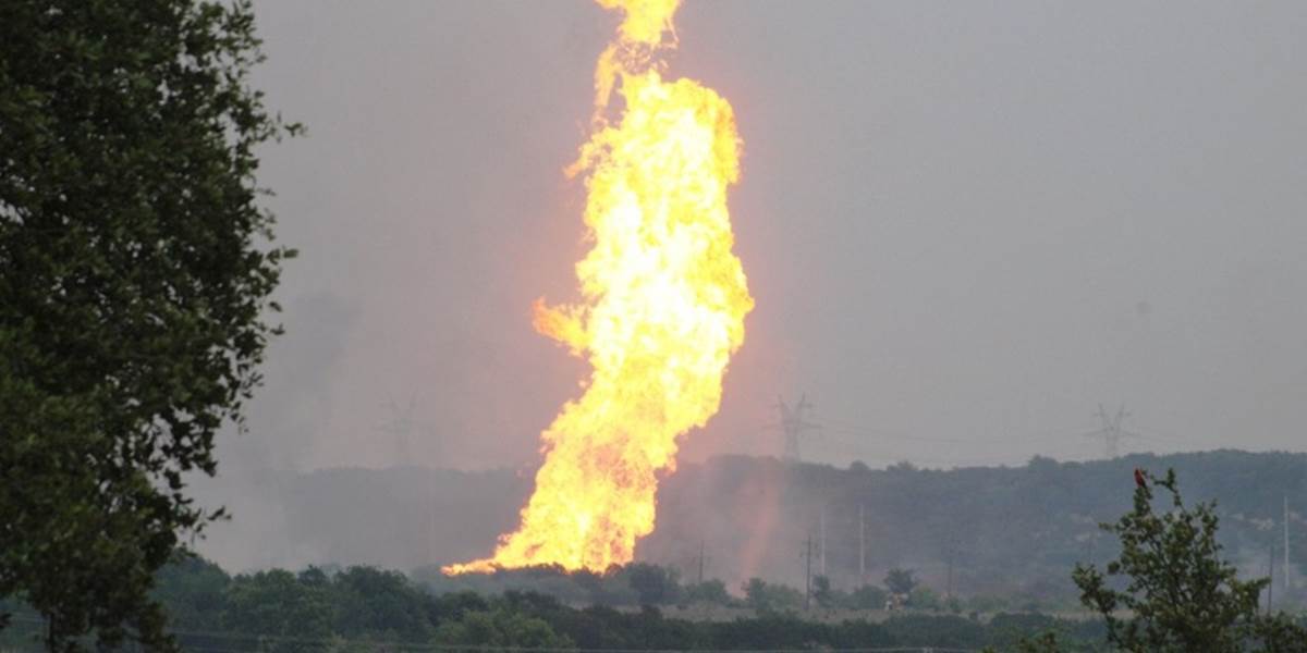 VIDEO Na východe Ukrajiny vybuchol a horí tranzitný plynovod, ktorý zásobuje aj Slovensko!