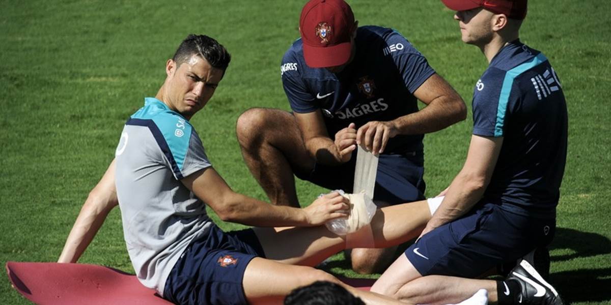 Ronaldo opustil tréning Portugalska s ľadom na ľavom kolene