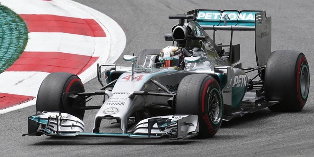 F1: Hamilton zdolal v druhom tréningu kolegu Rosberga