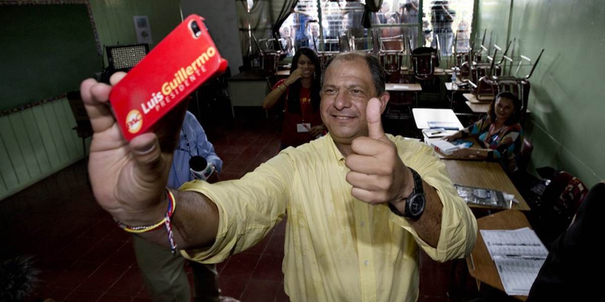 Kostarika je na nohách, s fanúšikmi oslavuje aj prezident