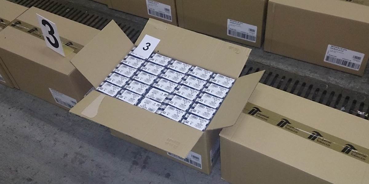 V lese našli sto kartónov pašovaných cigariet