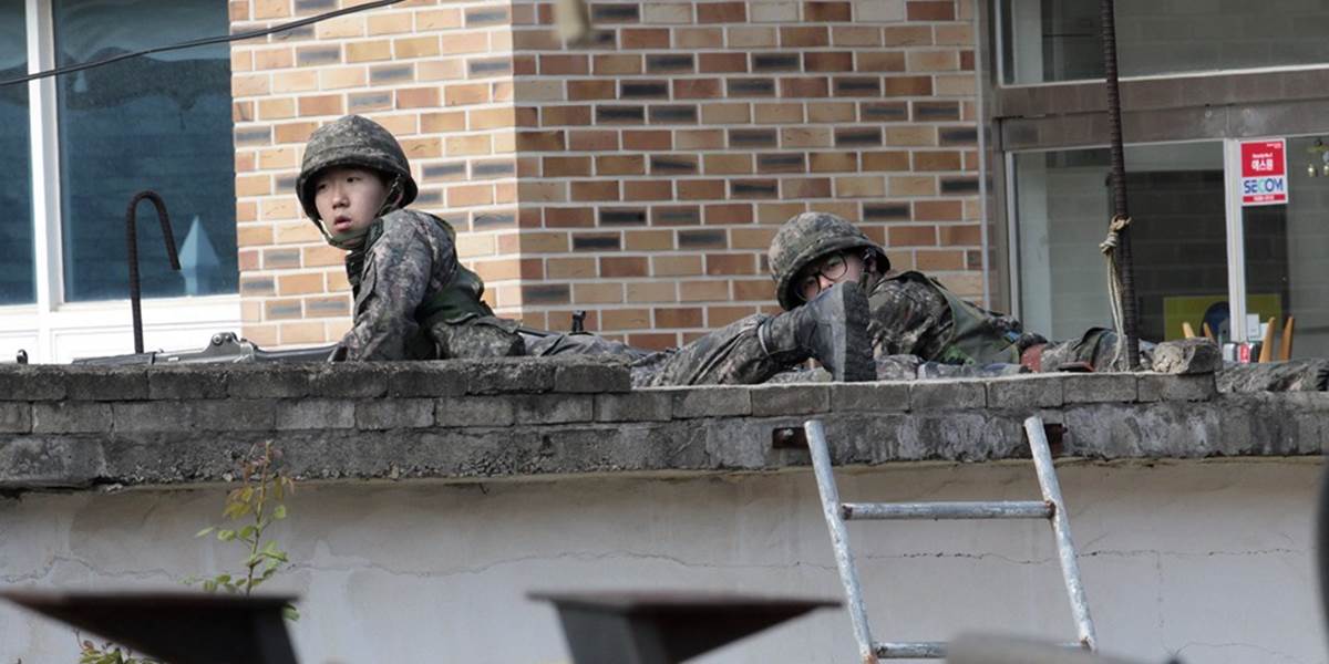 Kórejského vojaka na úteku zadržali po neúspešnom pokuse o samovraždu