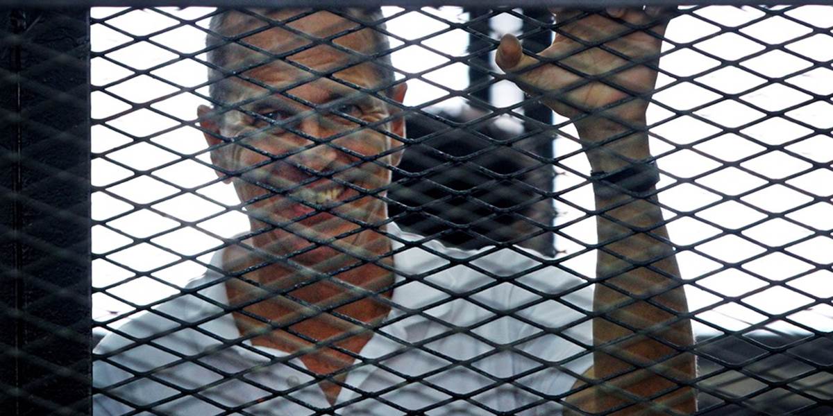 Egypt odmietol zahraničnú kritiku odsúdenia novinárov
