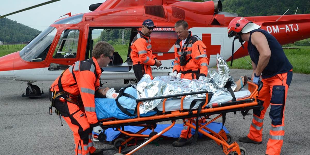 Muž sa zranil pri práci v záhrade, pomáhali aj leteckí záchranári