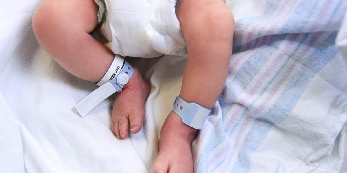Detskí lekári budú musieť po novom ísť za novorodencami domov
