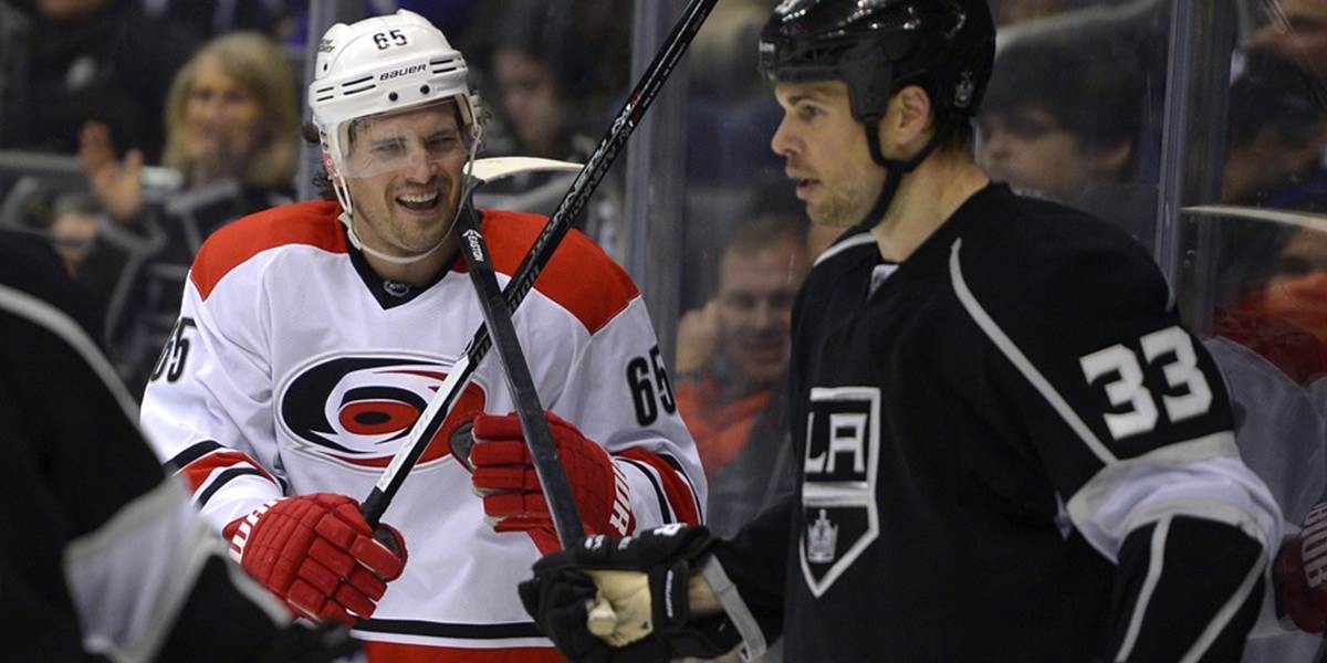 NHL: Hainsey a Gerbe zostávajú v Caroline, podpísali nové kontrakty