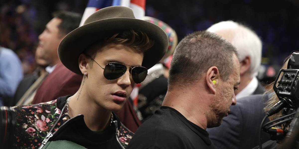 Justin Bieber mal autonehodu: Unikal pred paparazzom!