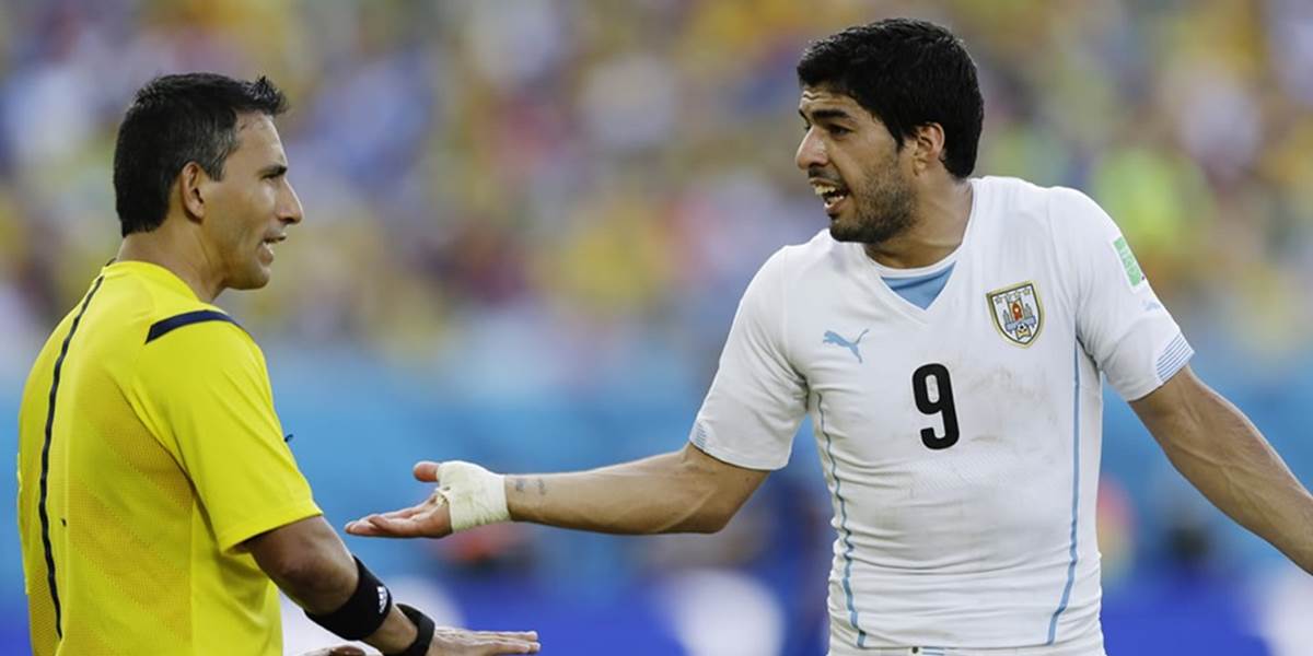 FIFA odmieta špekulovať o treste pre Suareza, vyžiadala si záznam