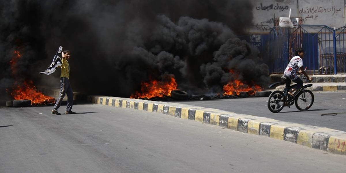 Islamskí militanti v Jemene zaútočili na letisko a vojenskú základňu mesta Sajún