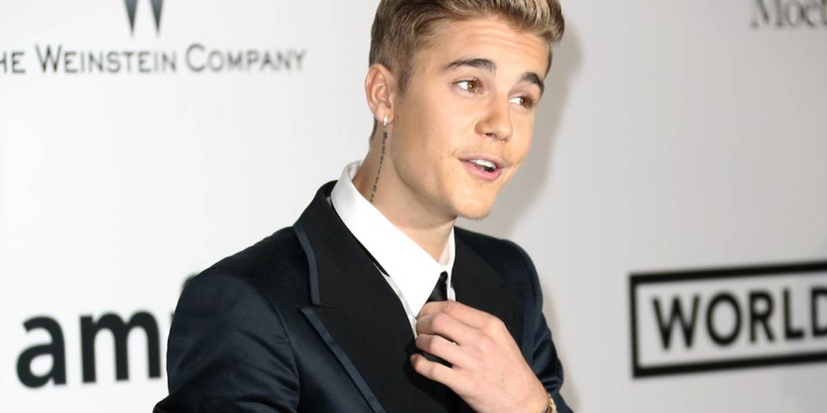 Justina Biebera zažaloval paparazzo, ktorého vlani zrazil