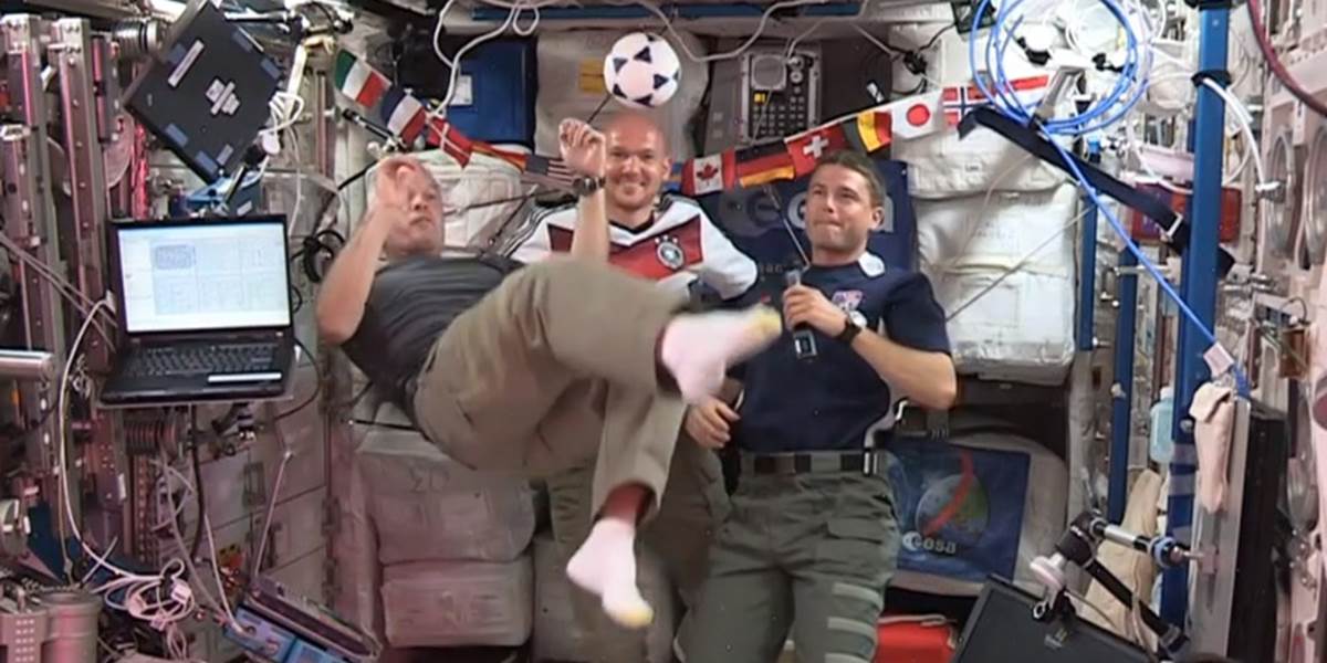 Američania na ISS zostali po prehre s Nemeckom s holými hlavami