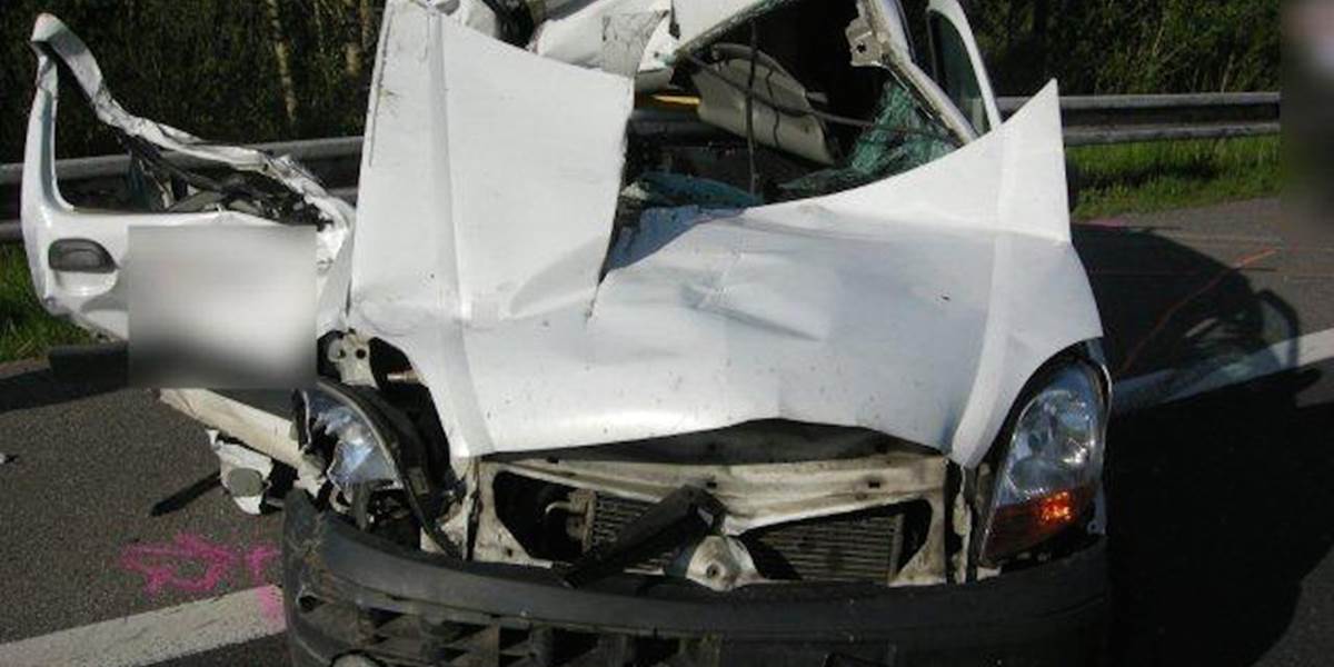 Pri dopravnej nehode vyhasol život mladého vodiča (†20)