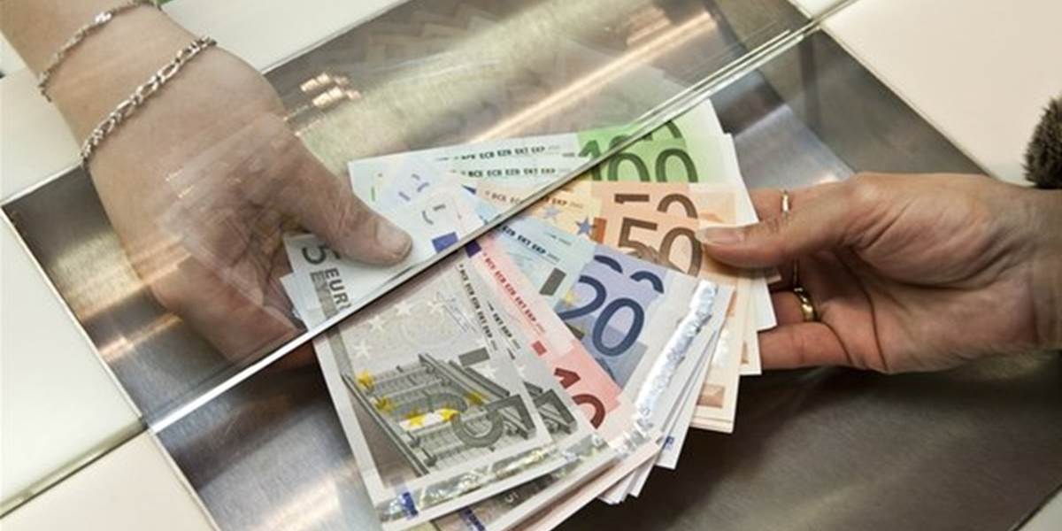 Banky evidujú počas letnej sezóny zvýšený záujem o výmenu eur za zahraničné meny