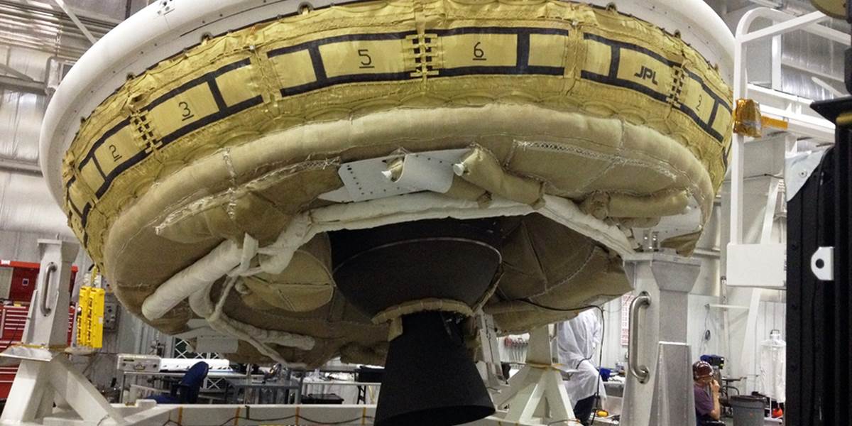 NASA odskúšala zariadenie v tvare lietajúceho taniera určené pre lety na Mars