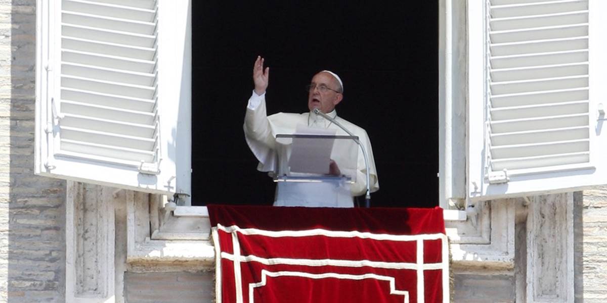 Pápež, po zhoršení zdravotného stavu už zrelaxovaný, viedol dlhú omšu
