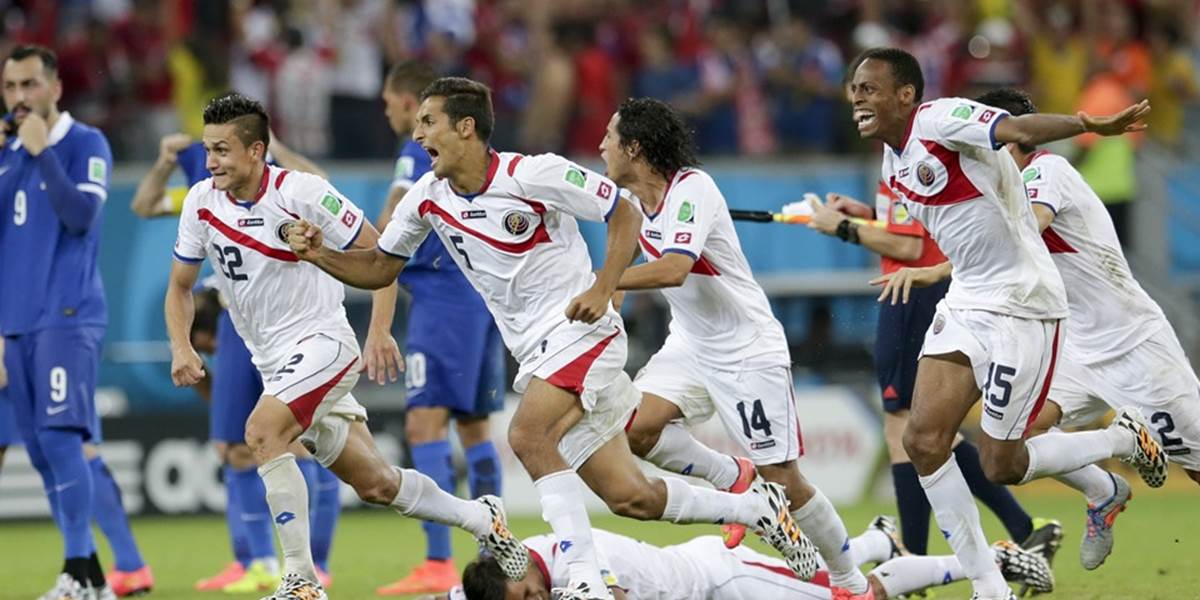 Grécko vyrovnalo v zápase s Kostarikou v poslednej minúte, na penalty prehrali 3:5