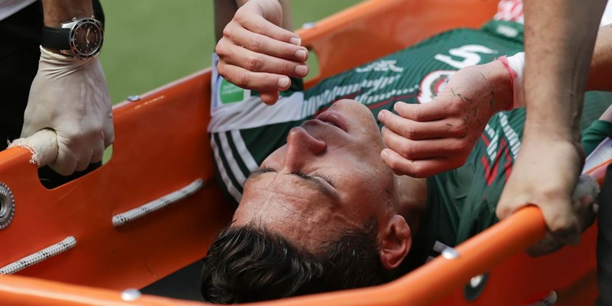 Mexický obranca Moreno má zlomenú holennú kosť