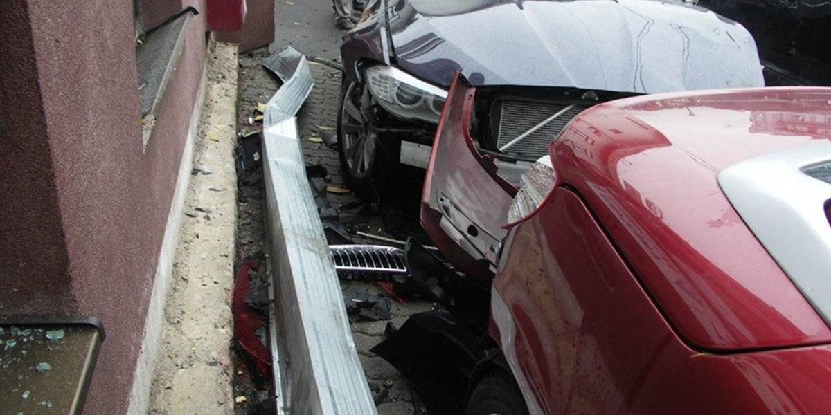 Výbuch vo Zvolene: Takmer pol kila trhaviny poškodilo tri autá!