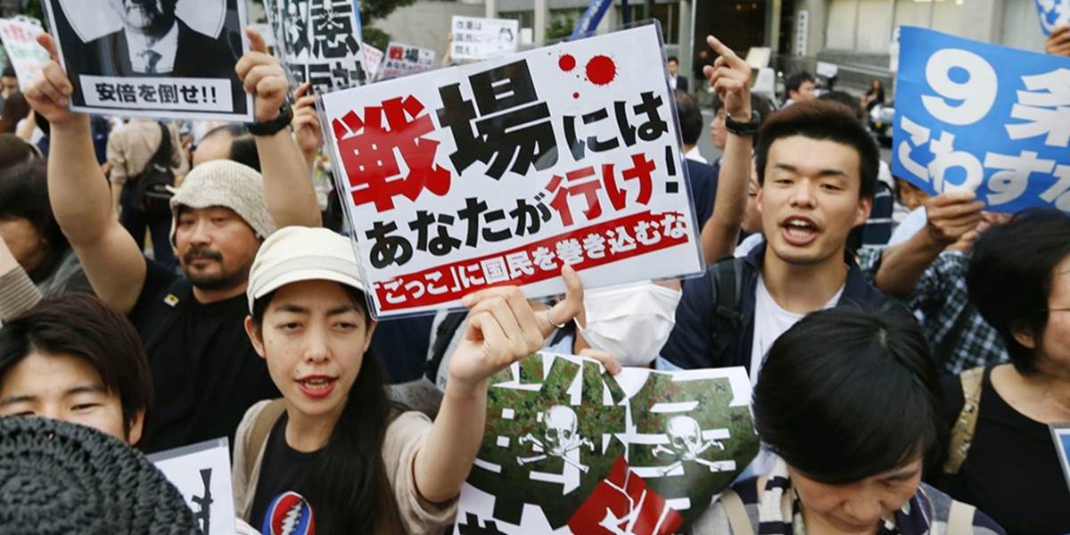 Tisíce ľudí v Tokiu demonštrovali proti zmene ústavy