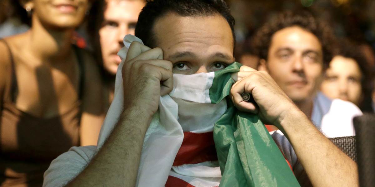 Alžírčania od FIFA s pokutou za svetlice a petardy divákov