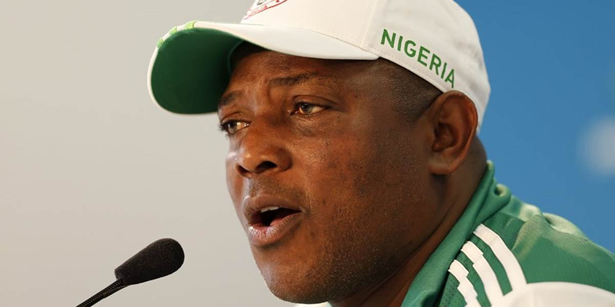 Tréner Nigérie Keshi rezignoval a mieri do JAR
