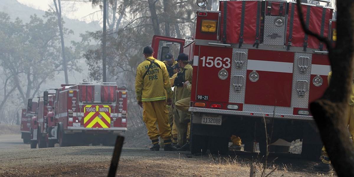Lesný požiar v Kalifornii sa šíri, evakuovali 200 domov