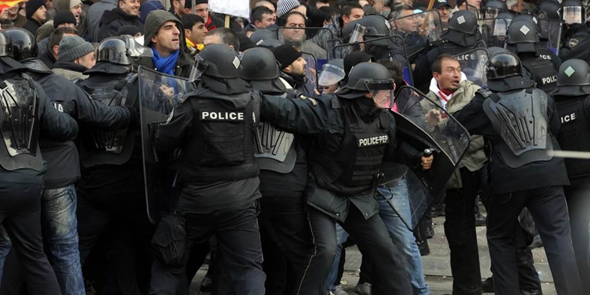 V Skopje došlo k zrážke medzi políciou a etnickými Albáncami