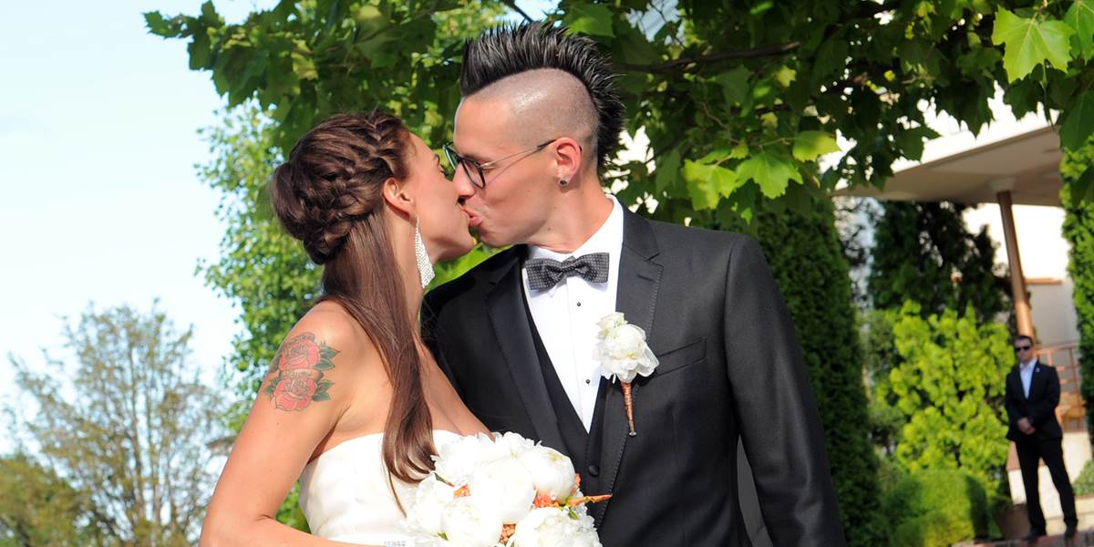 FOTO Slovenský futbalista Marek Hamšík sa práve oženil v kaštieli v Beladiciach