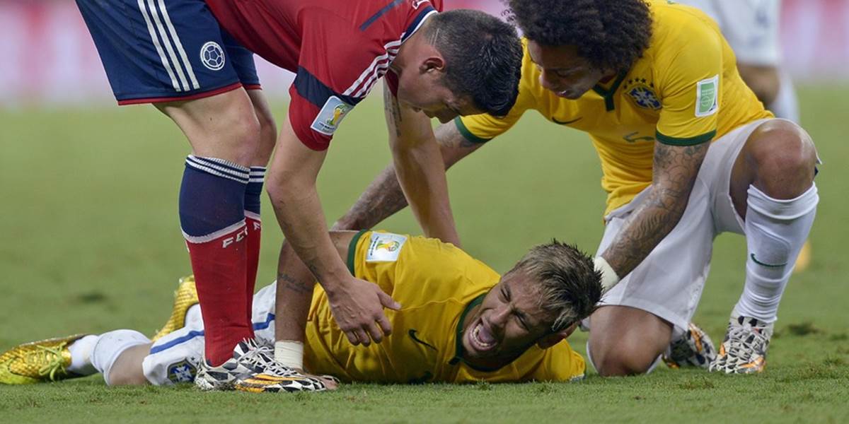 Šok pre Brazíliu: Neymar dohral, má zlomený stavec!
