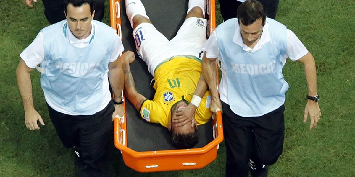 Neymar sa vrátil do tréningovému kempu v sanitke