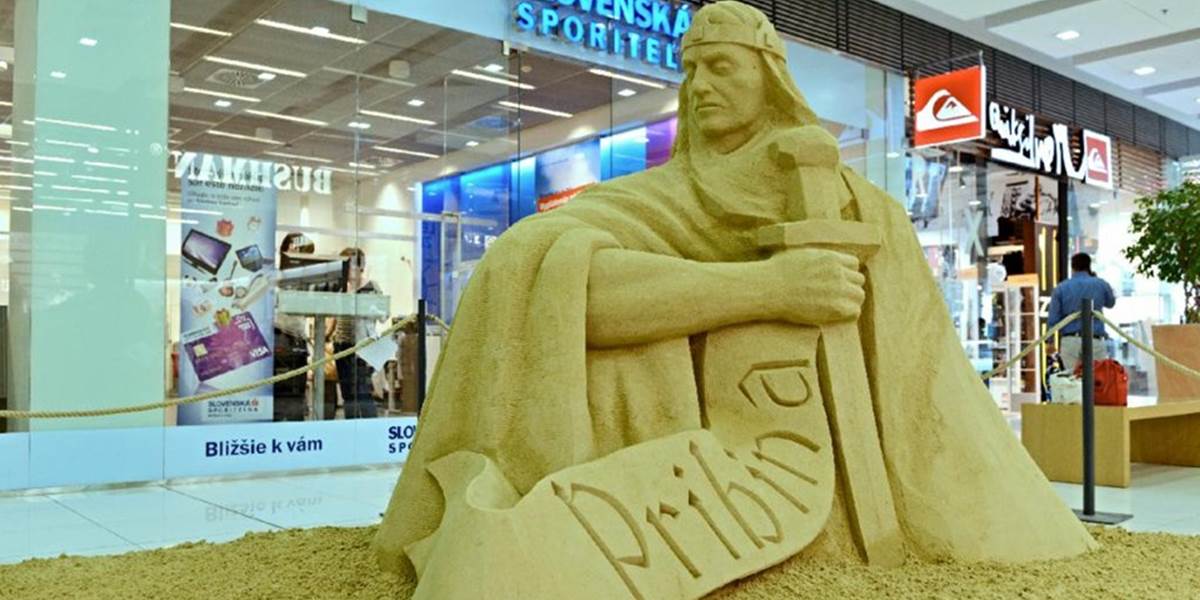 Šesť nadrozmerných pieskových sôch bojuje o Cenu diváka