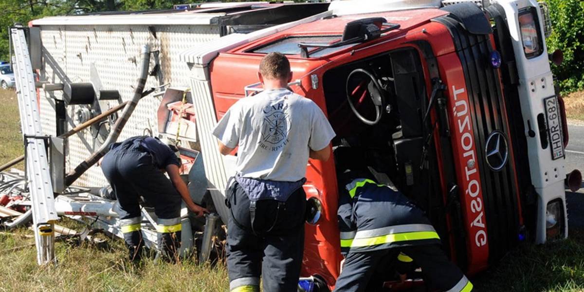 V maďarskom Györi sa ťažko zranila žena: Nedala prednosť hasičskému autu!
