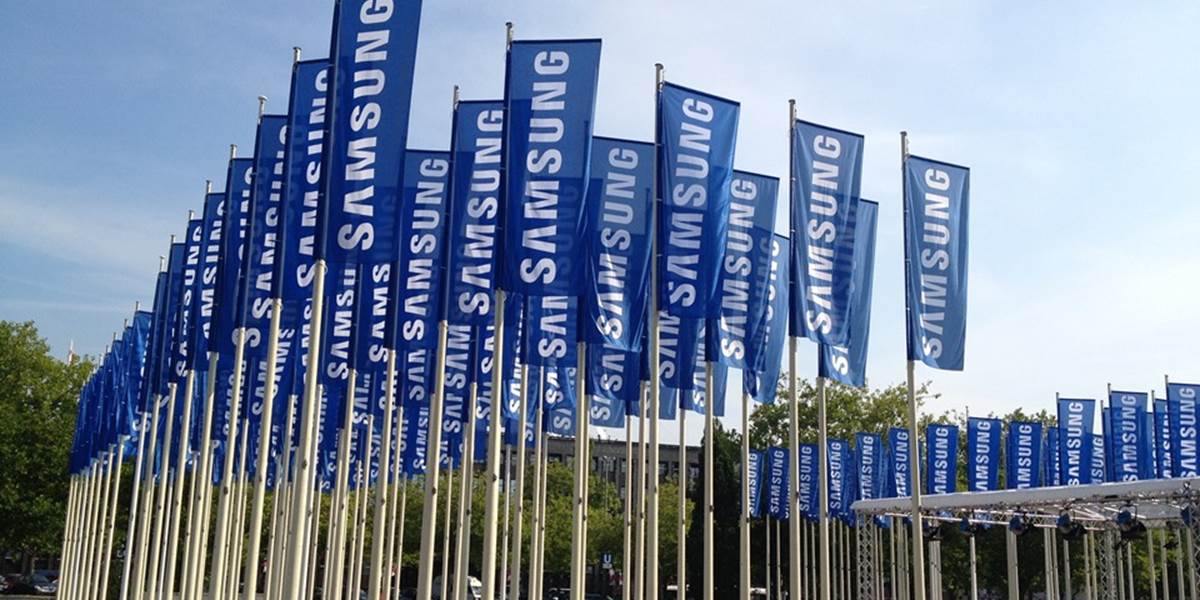 Obrovská lúpež v brazílskom Samsungu: Premohli ochranku, na kamiónoch odnášali tovar!