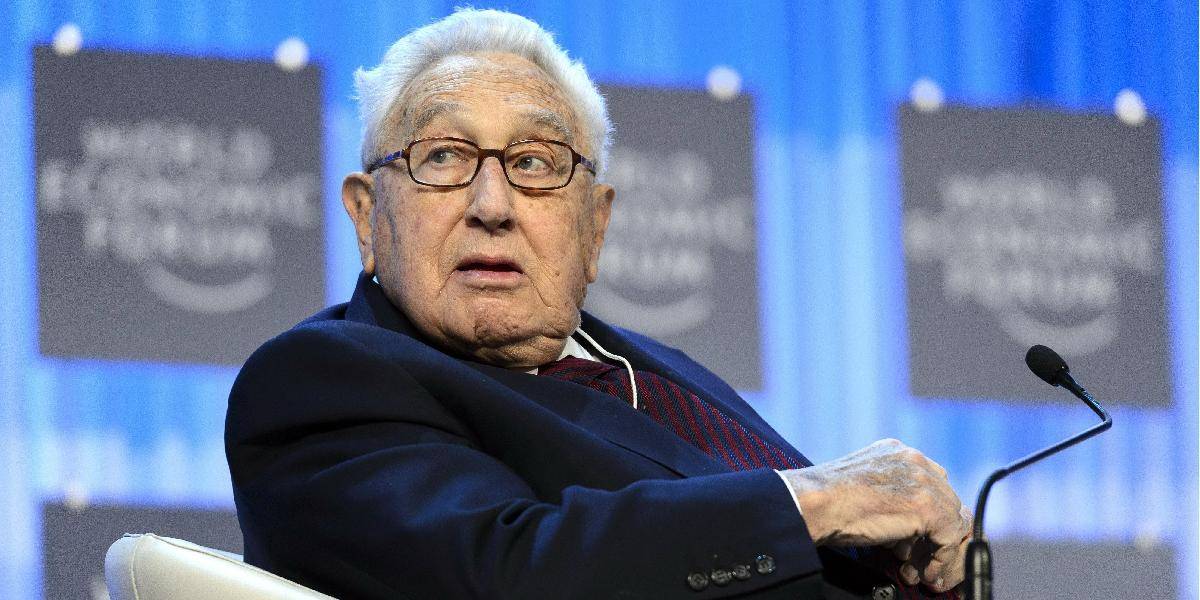 Bývalý mister Henry Kissinger je v nemocnici, doma spadol