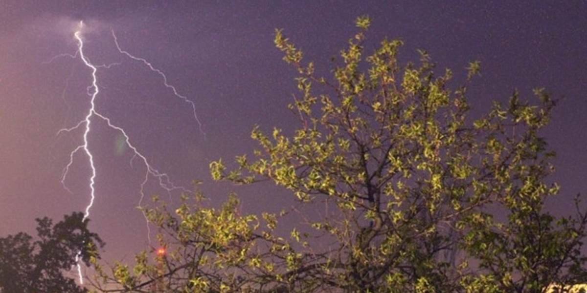 Českú republiku zasiahli intenzívne búrky sprevádzané prudkým nárazovým vetrom