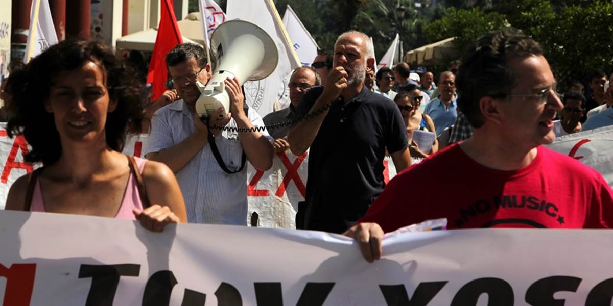 Zamestnanci gréckeho verejného sektora usporiadali 24-hodinový štrajk