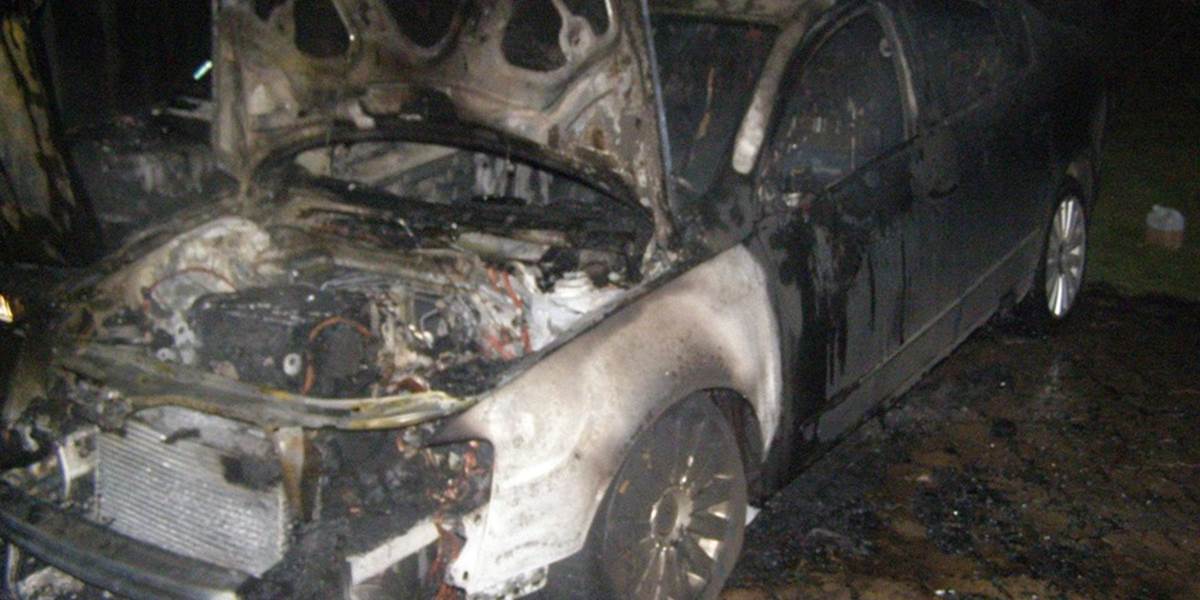 V Bratislave v noci úmyselne podpálili dve autá