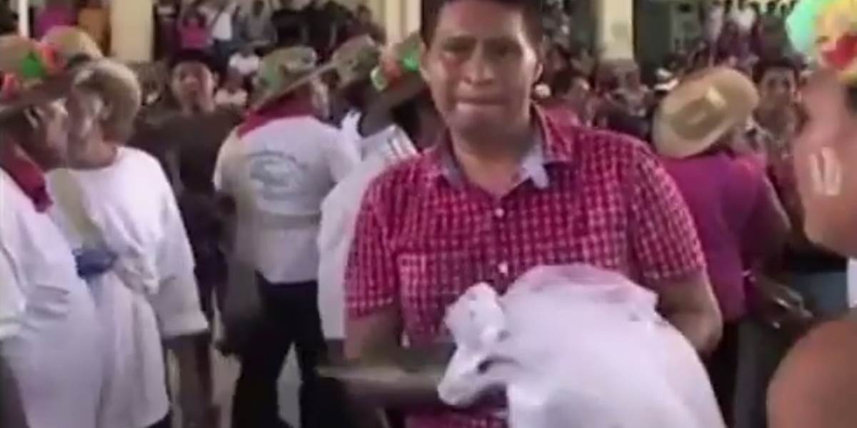 VIDEO Mexický starosta sa oženil so samicou krokodíla