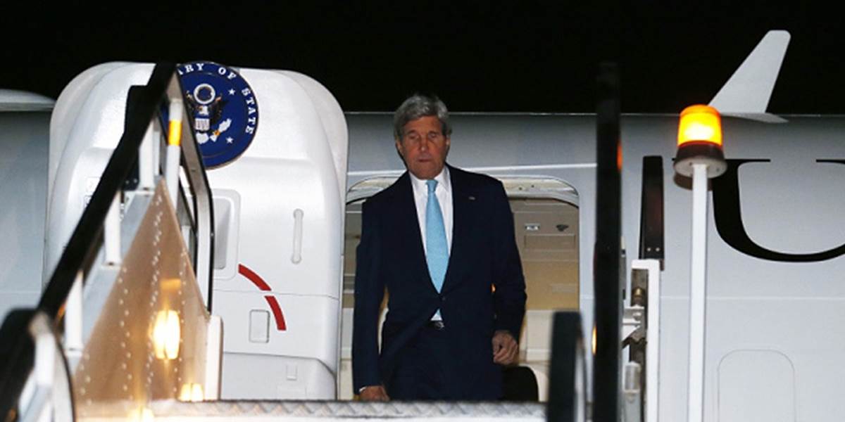Kerry pricestoval do Kábulu, chce vyriešiť volebný spor