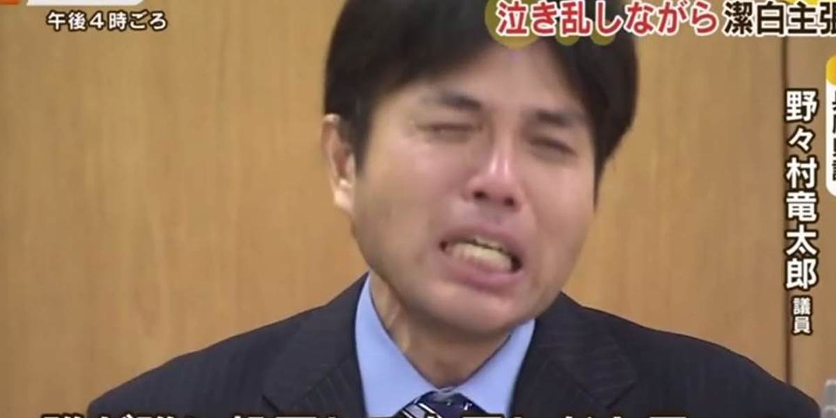Japonský poslanec z uplakaného videa predložil svoju rezignáciu
