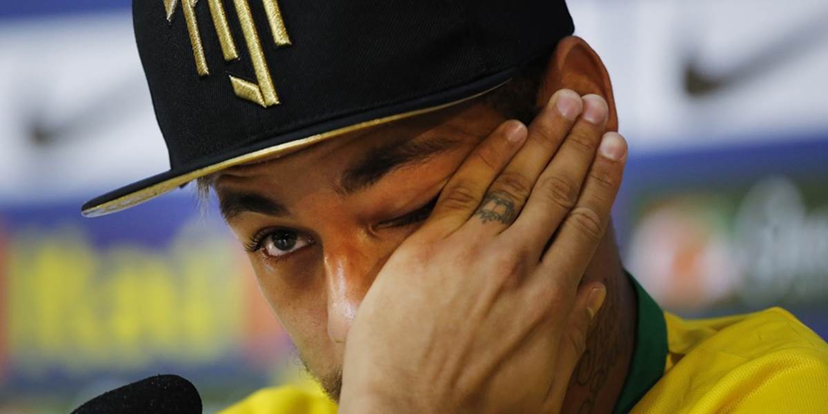 Neymar sa na tlačovke rozplakal: Len 2 cm ho delili od toho, aby skončil na vozíčku