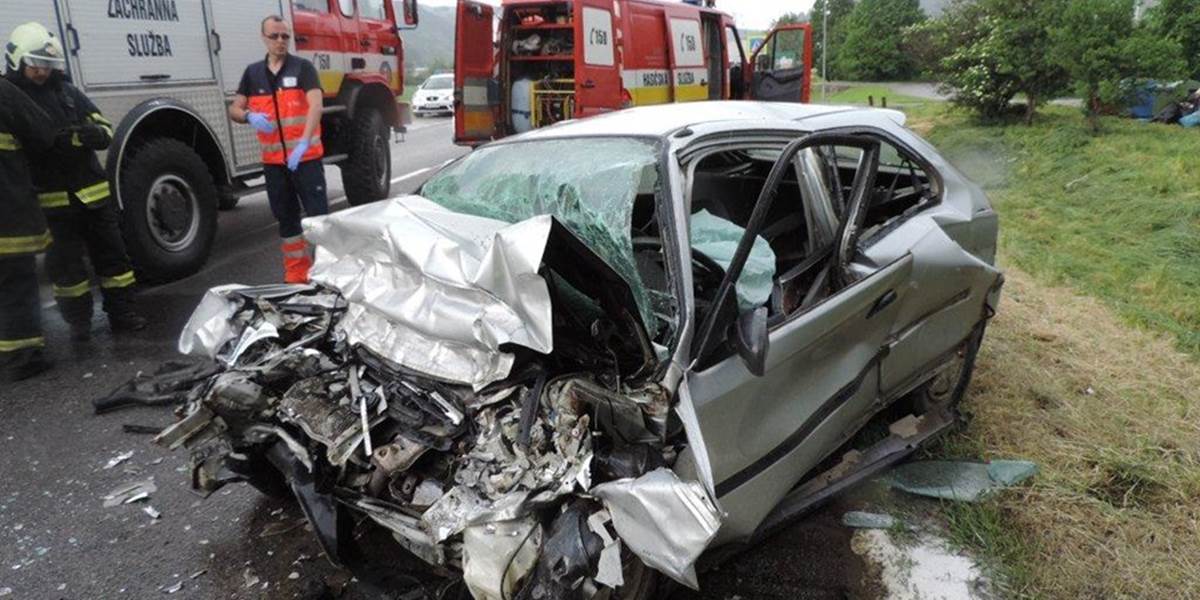 Nehoda pri Žiline: Pri zrážke štyroch áut sa zranilo osem ľudí!