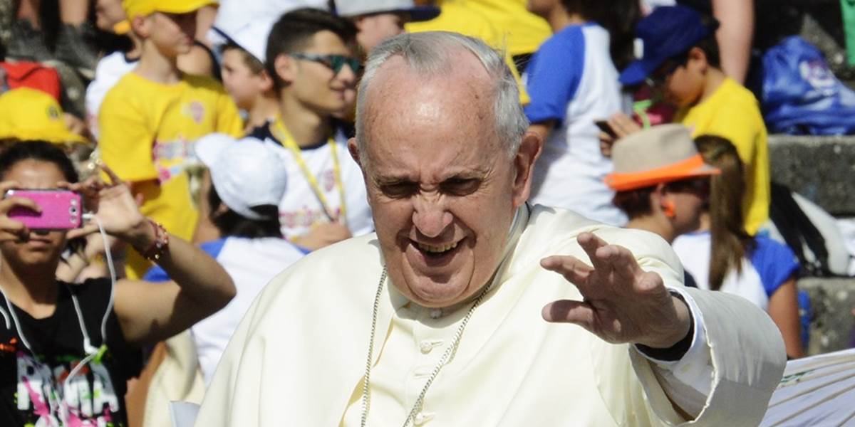 Tisíce ľudí sa pod vedením pápeža modlili za mier na Blízkom východe