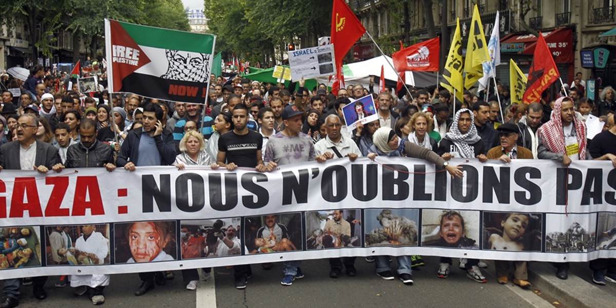 Propalestínski stúpenci demonštrovali pred dvoma synagógami v Paríži