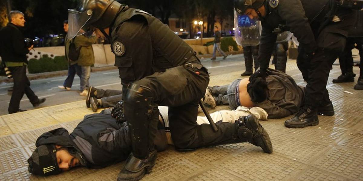 Po prehre Argentínčanov viac ako 60 zatknutých v Buenos Aires