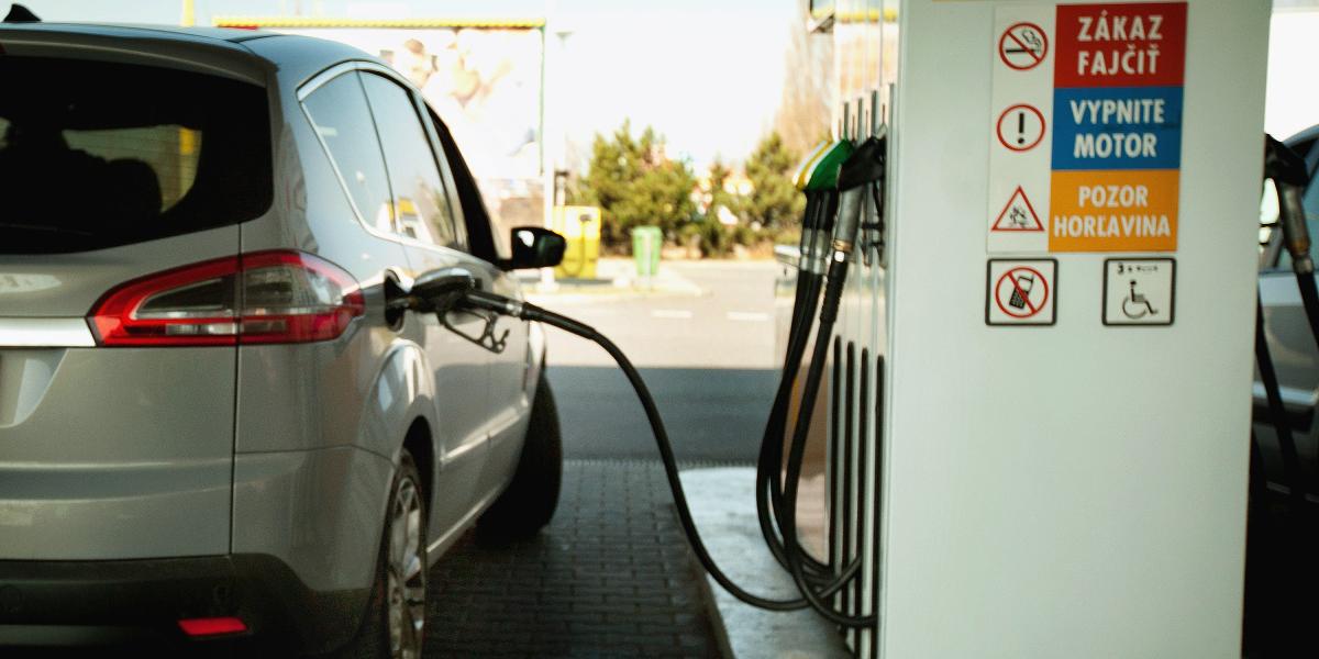 Od dnes sa začnú na čerpacích staniciach v SR znižovať ceny nafty