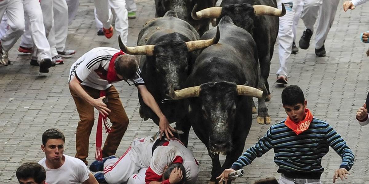 Dramatický záverečný beh s býkmi v Pamplone si vyžiadal siedmich zranených