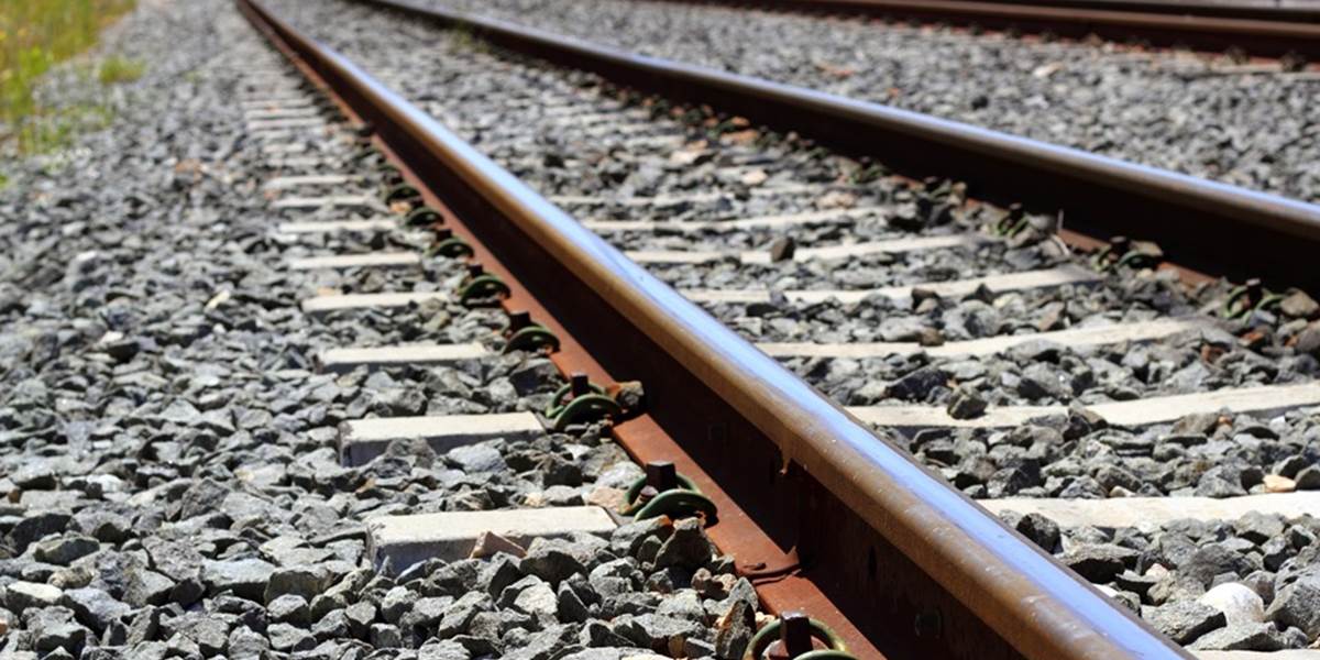 ŽSR vyzývajú rodičov, aby vystríhali deti pred hrami v okolí železničných tratí