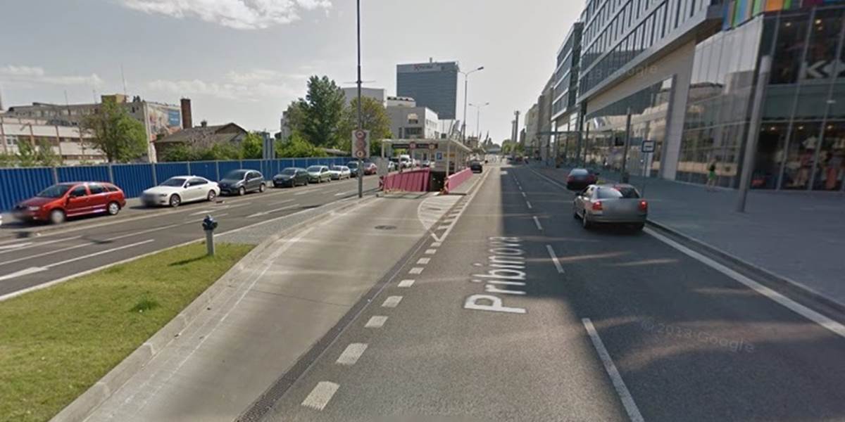 V okolí obchodného centra Eurovea už vodiči nesmú parkovať na chodníkoch