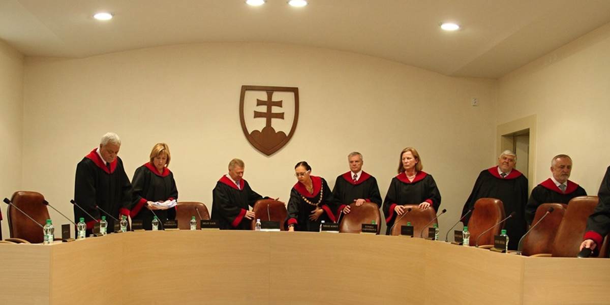 Jedenásť sudcov Ústavného súdu rozdelili do troch senátov